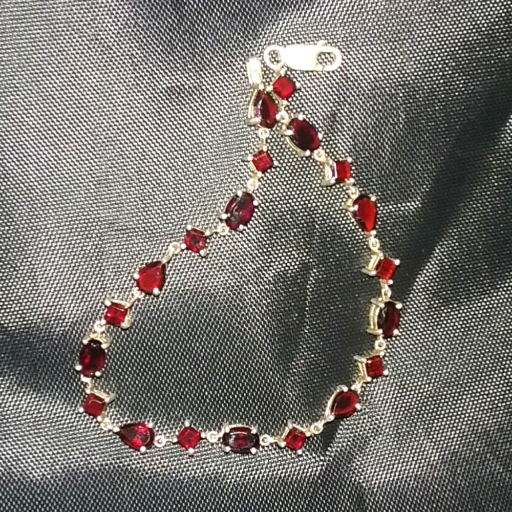 Stunning Genuine Garnets. 925 Stamped Bracelet Dripping  In Blood Red Stones WOW